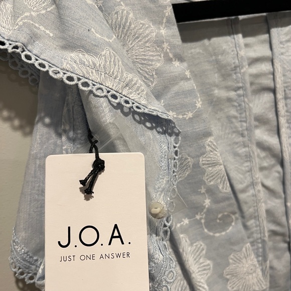 Cropped Blouse - Picture 3 of 3